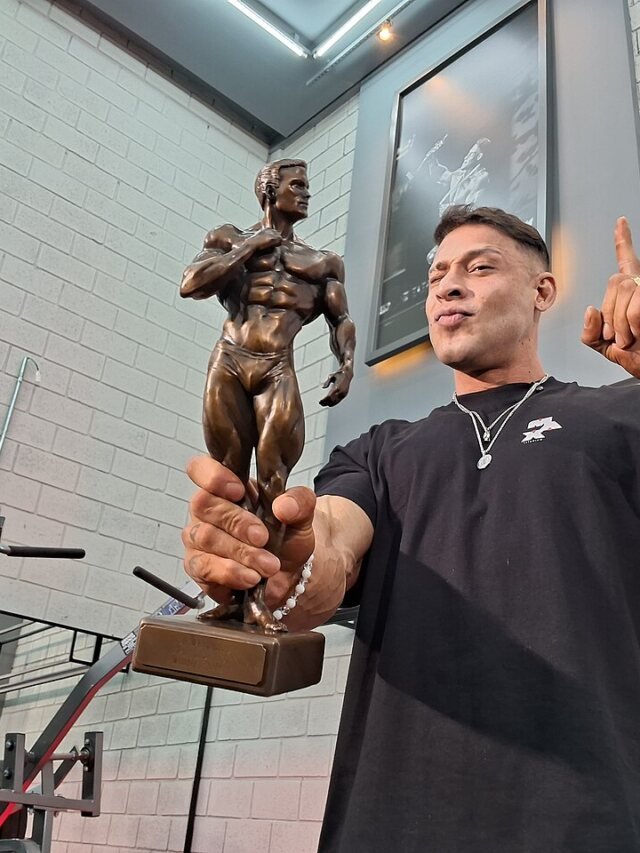 Keone Pearson é tetracampeão do Mr. Olympia 212; Lucas Garcia fica em segundo